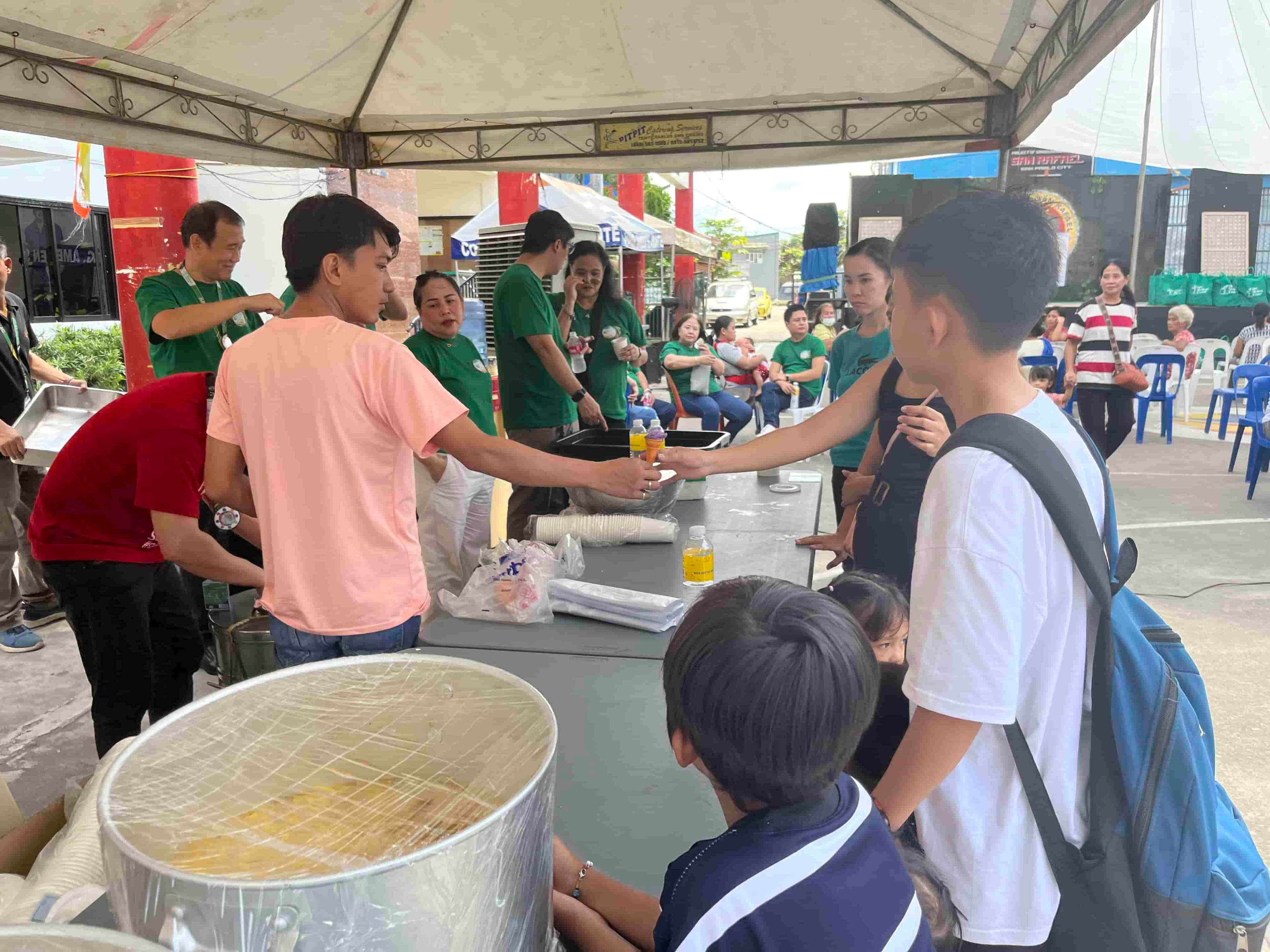 Food distribution.jpg